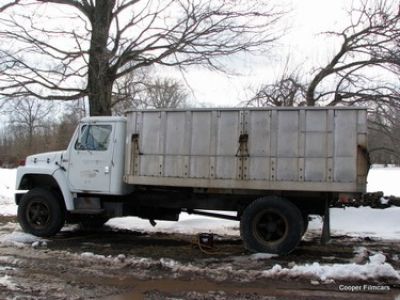 Used-1968-International-Grain-Body-Farm-Truck