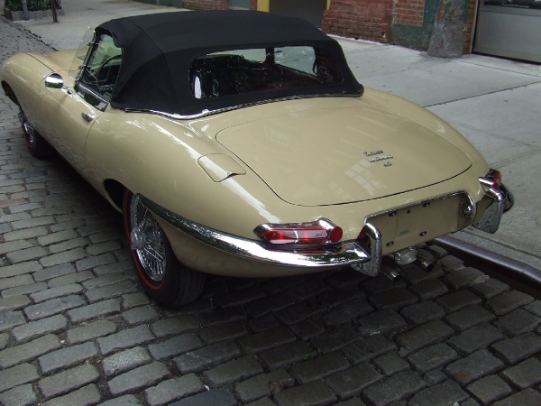 Used-1967-Jaguar-XKE-E-Type-OTS-w/-Factory-Hardtop