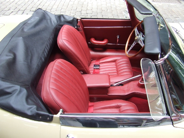 Used-1967-Jaguar-XKE-E-Type-OTS-w/-Factory-Hardtop