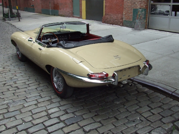 Used-1967-Jaguar-XKE-E-Type-OTS-w/-Factory-Hardtop