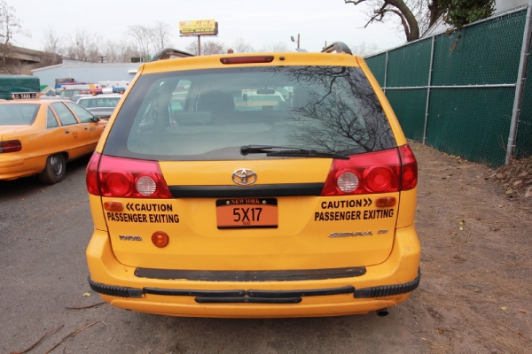 Used-2007-Toyota-Sienna