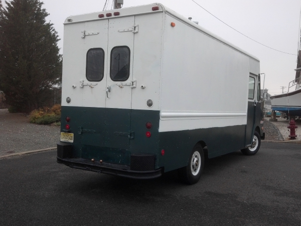 Used-1979-Chevrolet-P-30-Box-Truck