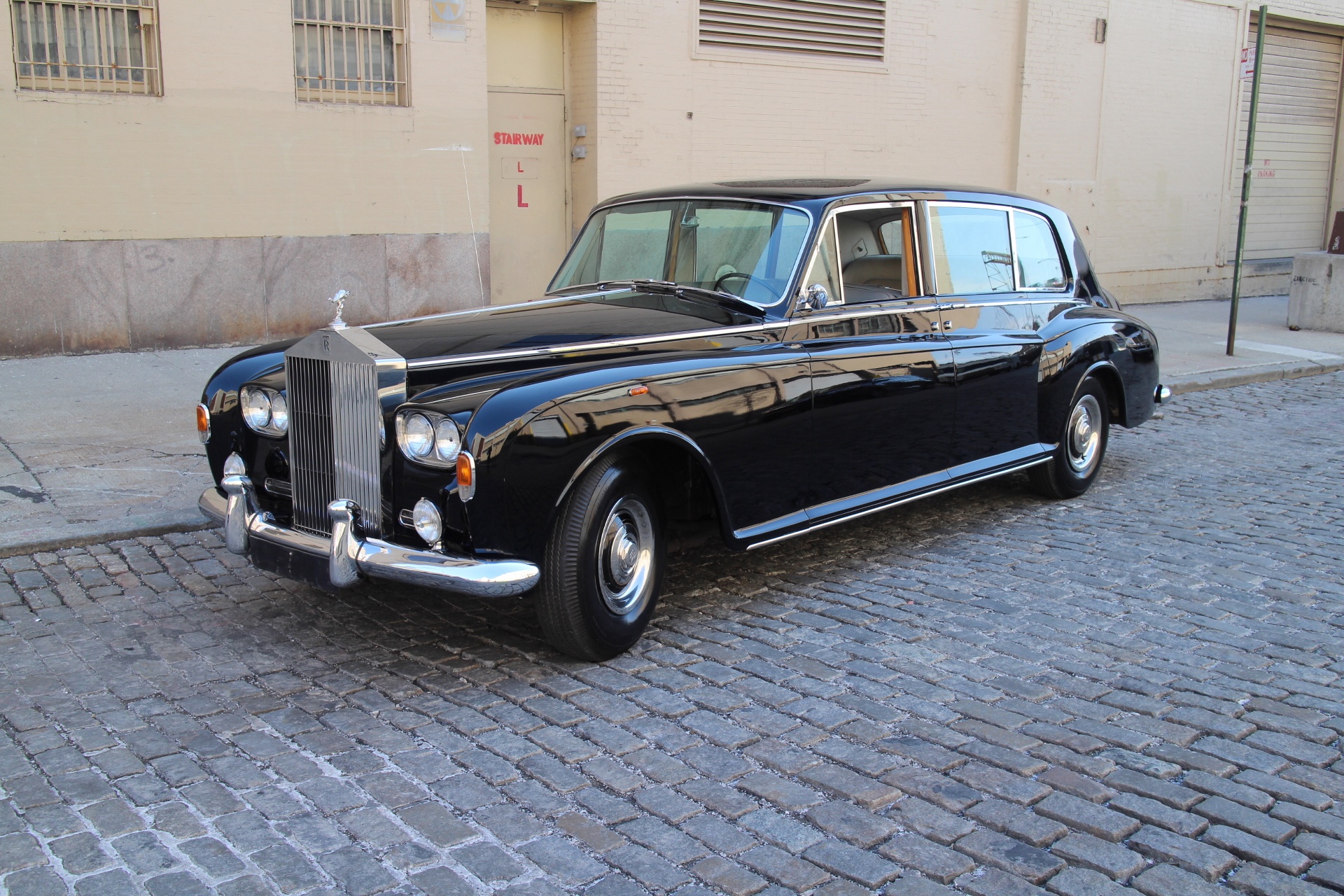 Phantom v. Rolls Royce Phantom 1965. Rolls-Royce Phantom v 1965. Rolls Royce Phantom 1965 лимузин. Rolls-Royce Phantom v.