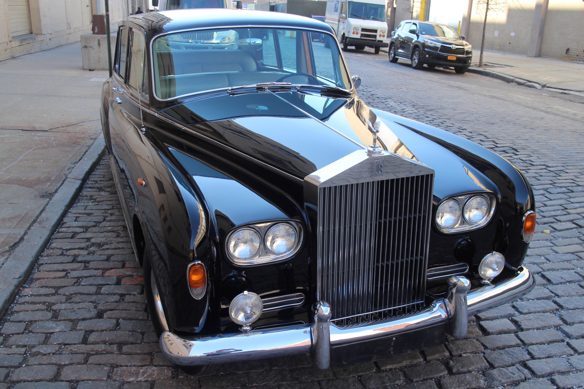 Старые роллс. Rolls Royce Phantom 5. Rolls Royce Phantom 1965. Роллс Ройс Фантом 1959. Rolls Royce Phantom 1980г.