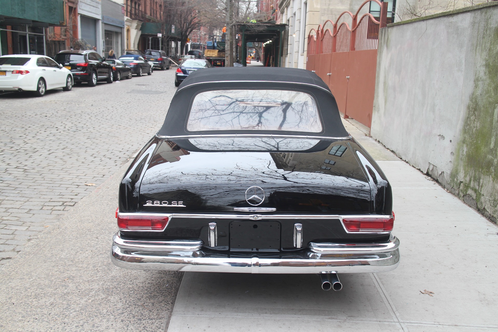  1968 Mercedes-Benz 280 SE Convertible [W111] in The  Neighbourhood: Sweater Weather, 2013