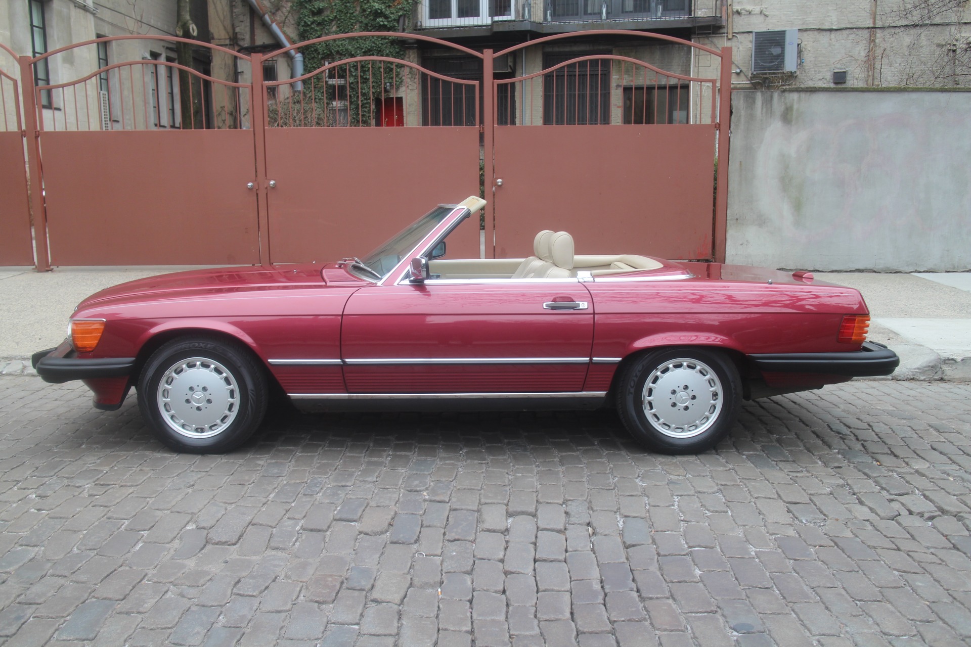 19 Mercedes Benz 560sl Stock 781 For Sale Near New York Ny Ny Mercedes Benz Dealer