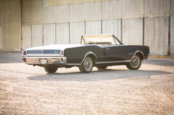 1967-Oldsmobile-Cutlass-Supreme