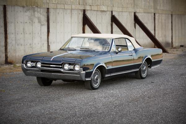 1967-Oldsmobile-Cutlass-Supreme