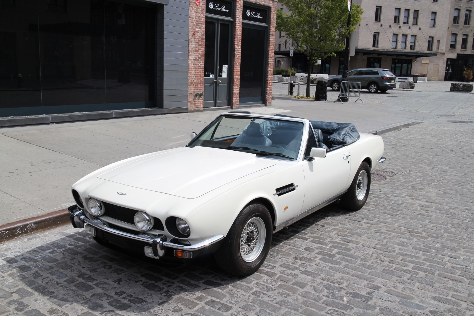 Aston martin volante