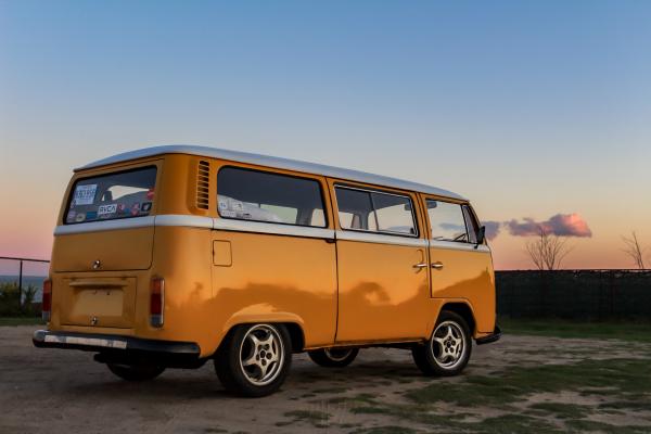 1972-Volkswagon-T2-bus