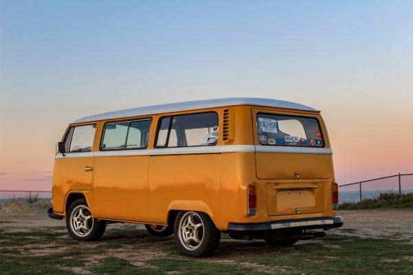 1972-Volkswagon-T2-bus