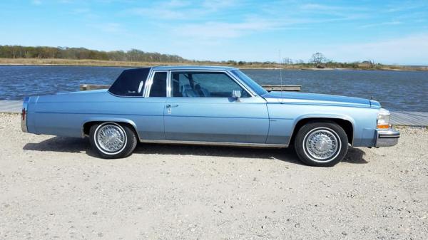 Used-1982-Cadillac-Coupe-DeVille-80s-American-Nondescript-Luxury