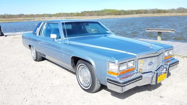 Used-1982-Cadillac-Coupe-DeVille-80s-American-Nondescript-Luxury