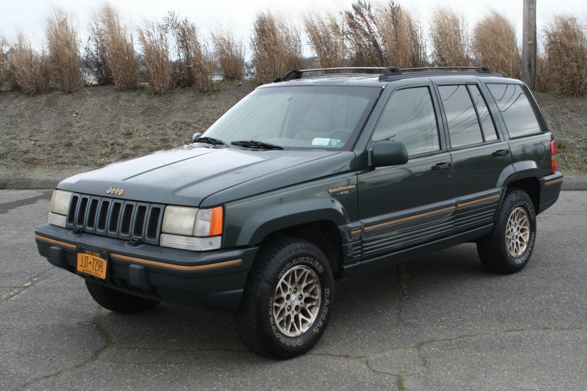 1994 Jeep Grand Cherokee 90s Boxy SUV Rugged Offroad For rent