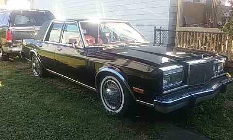 Used-1983-Chrysler-New-Yorker-5th-Ave-80s-90s-nondescript-American-Luxury-Boxy