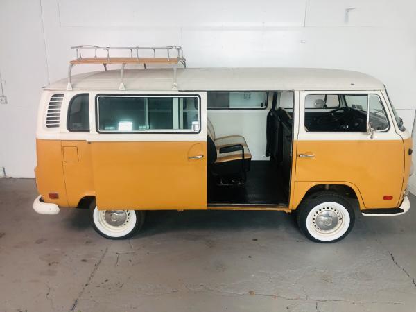 1972-Volkswagon-Transporter