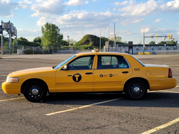 2011-Ford-Crown-Victoria