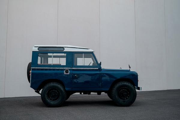 1977-Land-Rover-Series-III-Defender