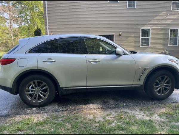 2017-Infiniti--Qx70