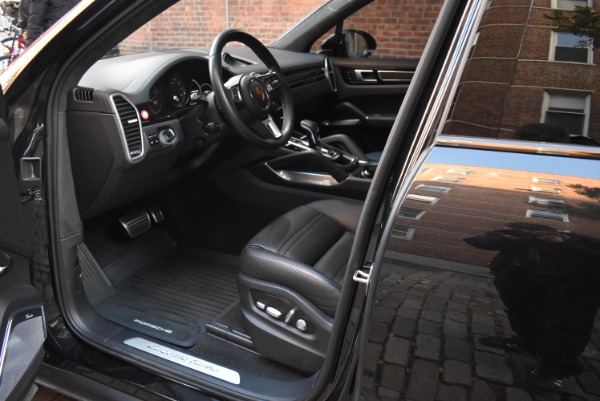 Used-2019-Porsche-Cayenne-Turbo