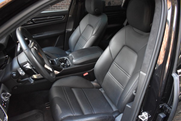 Used-2019-Porsche-Cayenne-Turbo