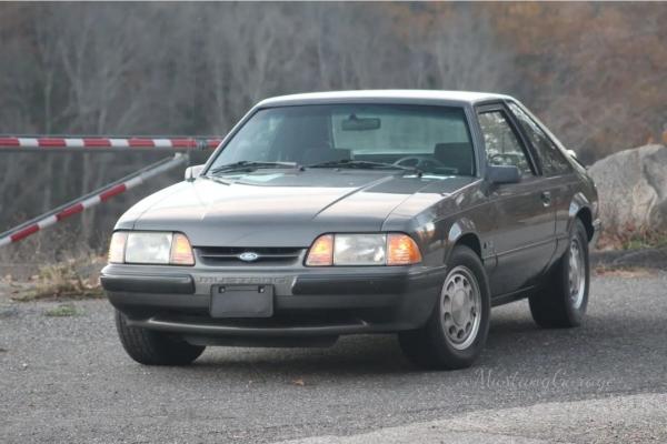 1990-Ford-Mustang-LX