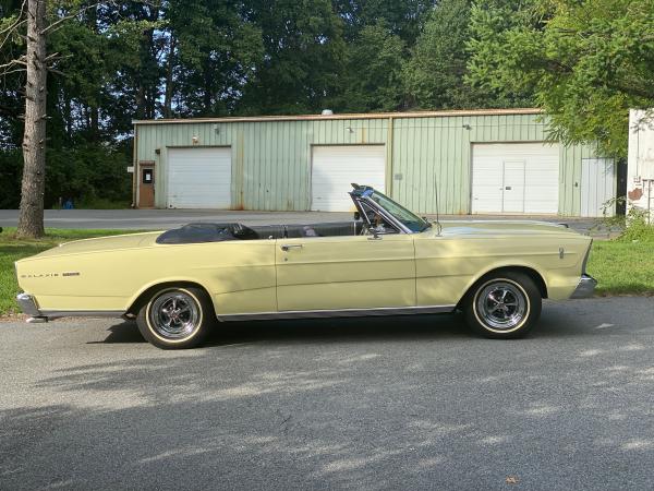 1966-Ford-galaXIE-500