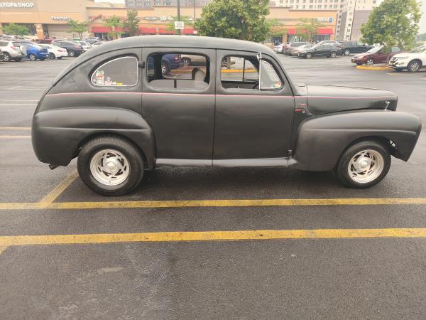 1949-ford-sedan-duluxe-4-door