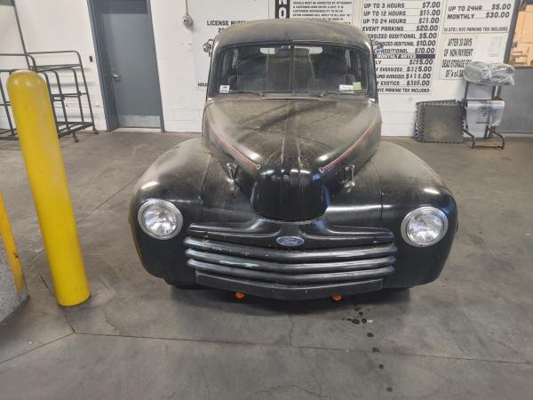 1946-ford-deluxe-sedan-4-door